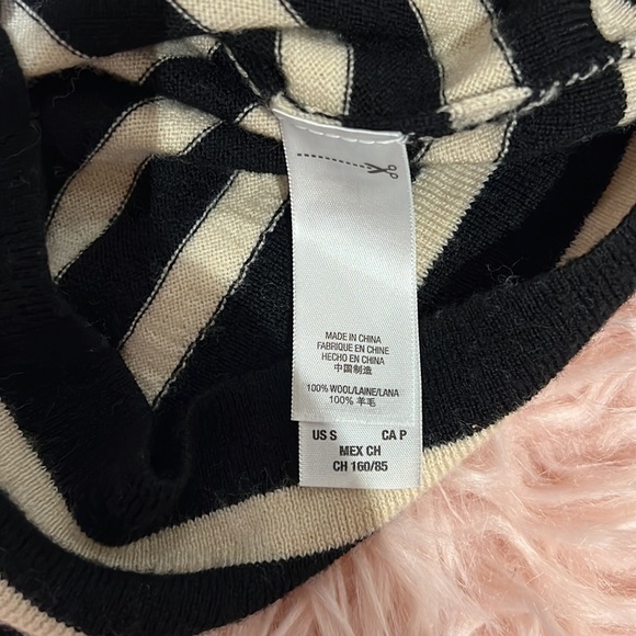 Juicy couture striped turtleneck size small - Picture 5 of 6